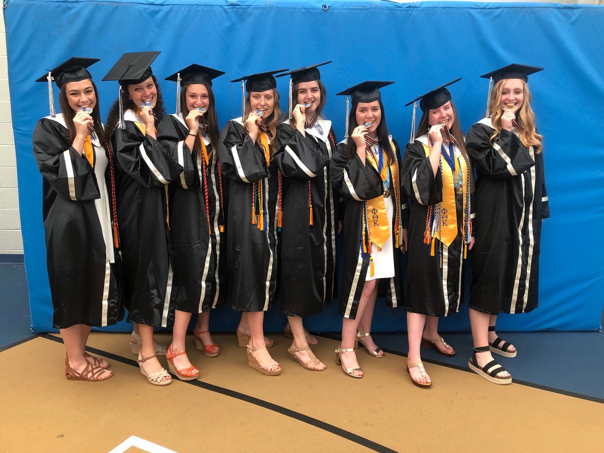 MsBrownOHSFCPS's tweet photo. #sealofbiliteracy ⁦@OakdalePost⁩ https://t.co/K5YsyTstla
