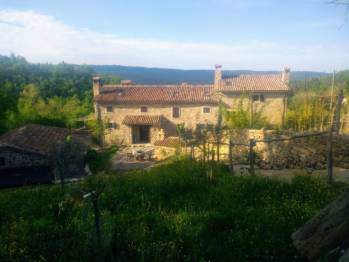 auntyclare64's tweet photo. Recently spent one month living/volunteering abroad in Croatia. Able to travel freely because of the passport I currently hold. I'd like to retain that right.
#remain https://t.co/HuiKpXONCt