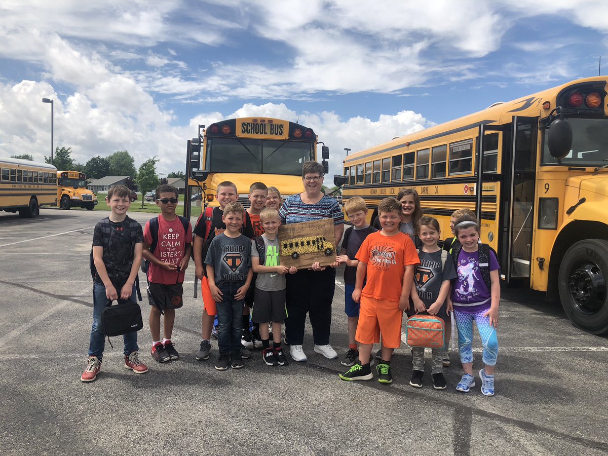 ArcanumButler's tweet image. Congrats Julia and thank you for your years of service! #busdriverhero