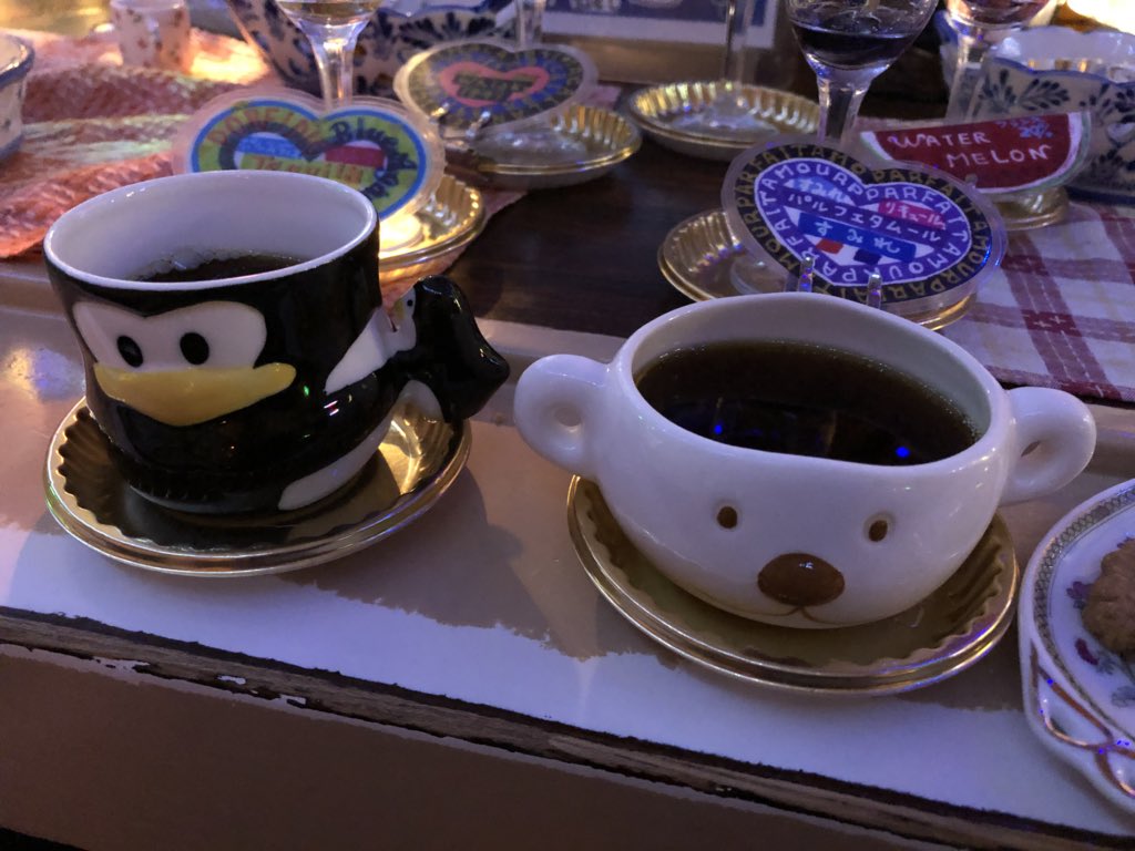 misomisodance's tweet photo. 念願のミルク村！スイカとスミレのお酒にした！食後のコーヒーのカップがめちゃくちゃ可愛くて和んだ･･･ https://t.co/cGaFN3c7vV