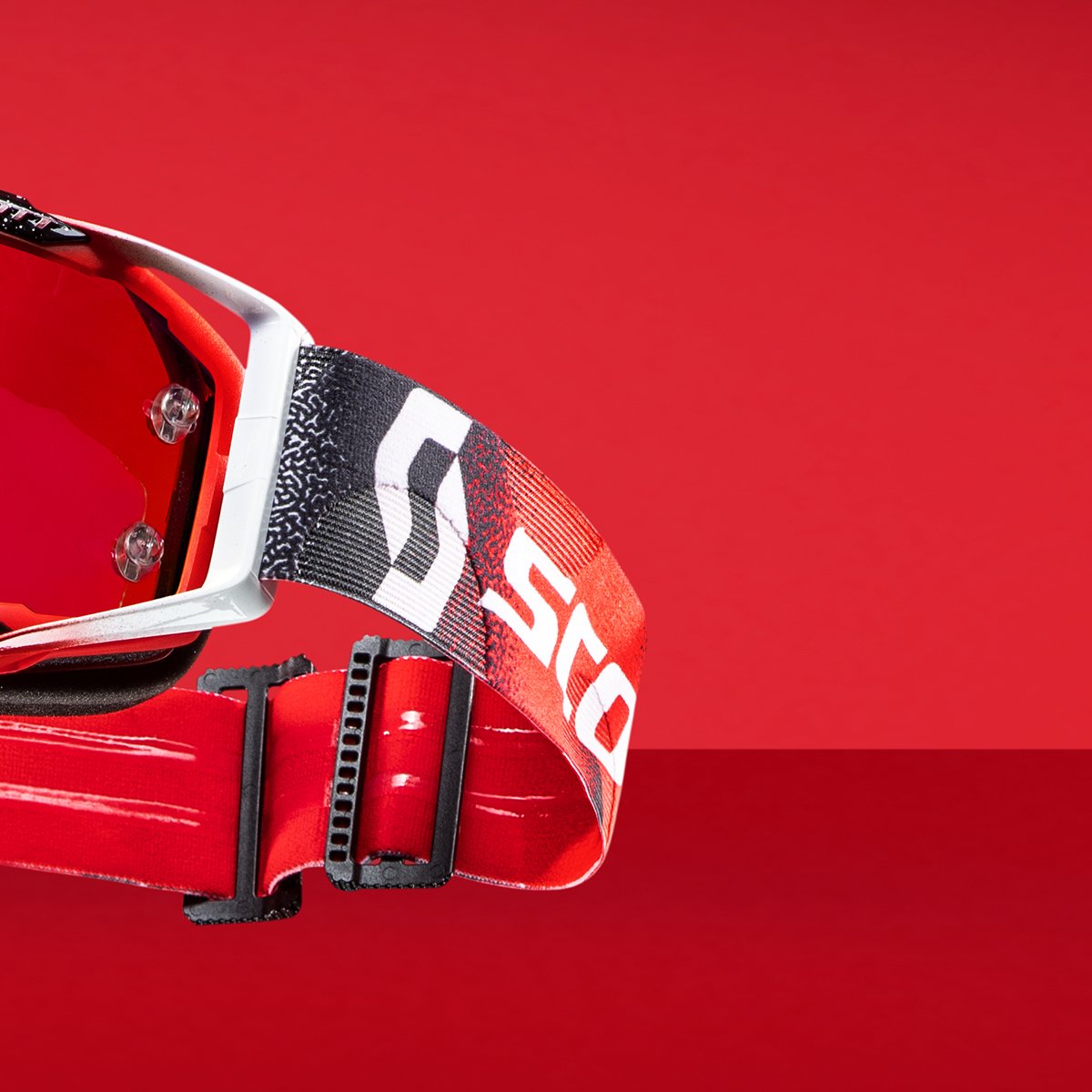 scottmotosports's tweet photo. Introducing the new 2020 Prospect goggles.
With massive field of vision, SCOTT's proprietary Lens Lock System, 50mm WFS system and a NEW No-Sweat face foam, the best goggle on the market just got better!
More info:https://t.co/knCTqKeluK
#SCOTTmoto #SCOTTgoggles #DefendYourVision https://t.co/Fhb5uKAwBp