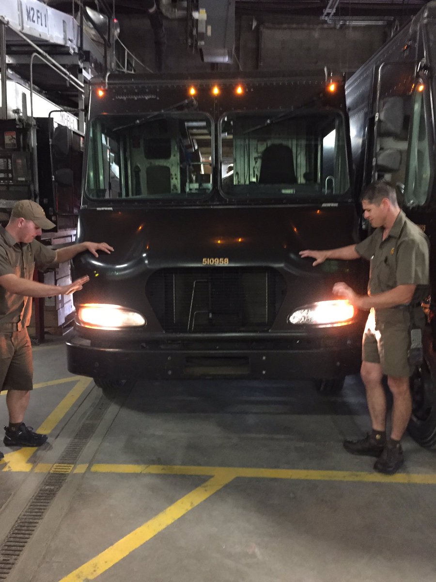 UPStopekasafety's tweet photo. Make Yourself SEEN - Use your HORN, LIGHTS & SIGNALS! EVERY STOP, EVERY DAY! #cpcdsafety #imasafemaker @UPSMorganT @wardell_hooks @sdaniels3ups @waringlester https://t.co/mnbWxDv1JO