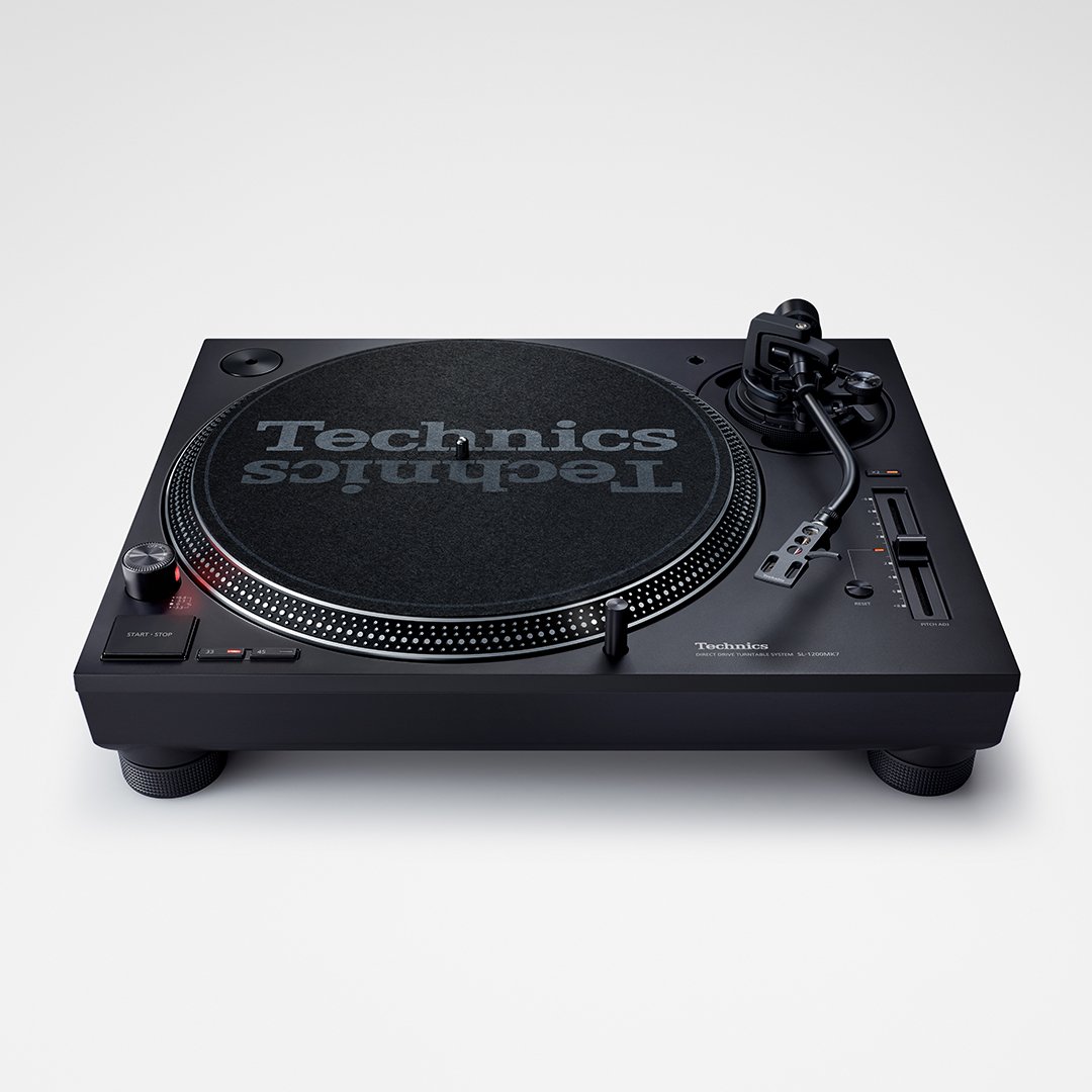 New standard DJ Turntable SL–1200MK7 is soon to arrive.
#technics #rediscovermusic #turntable #directdrive