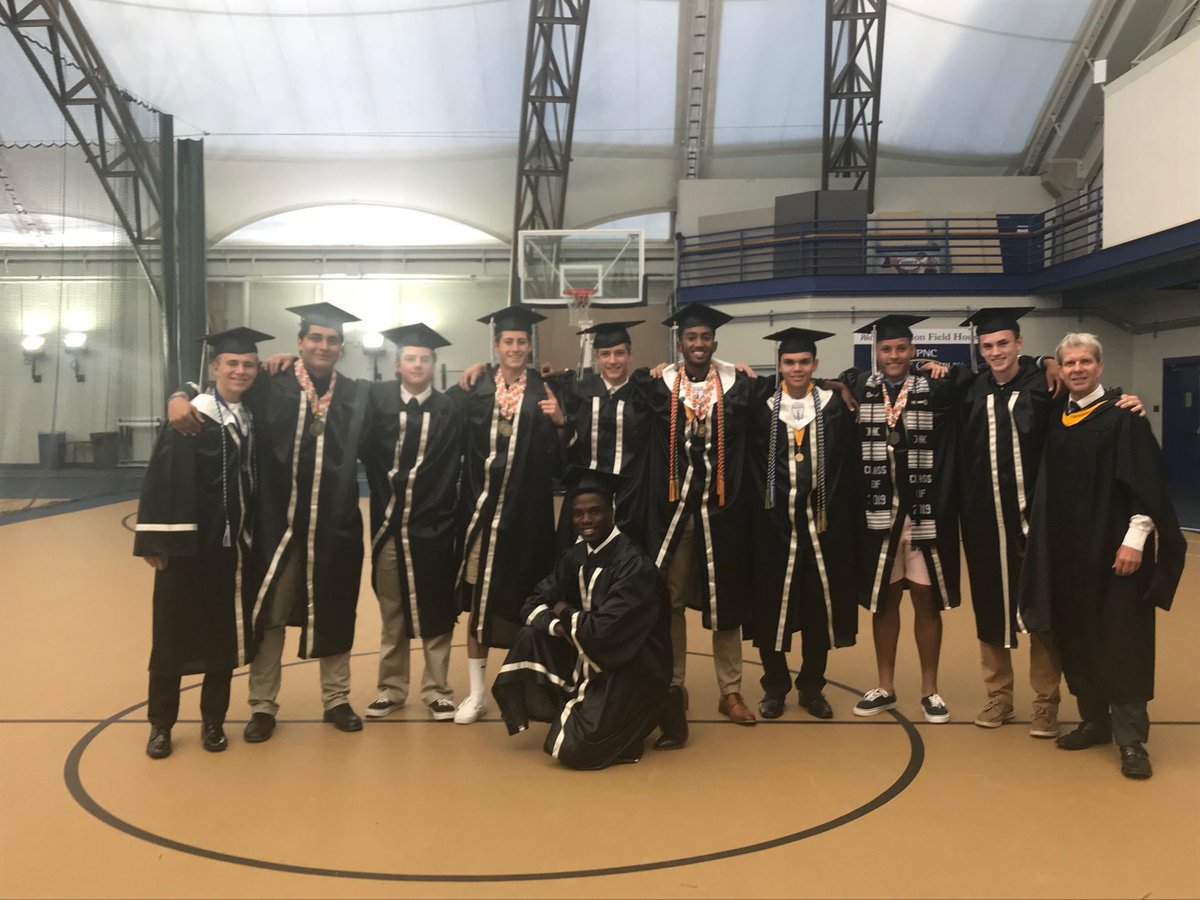 runjumpthrowchs's tweet photo. I will miss this group of Seniors!!  Blessed to know them! https://t.co/4Ax9zPnVwQ