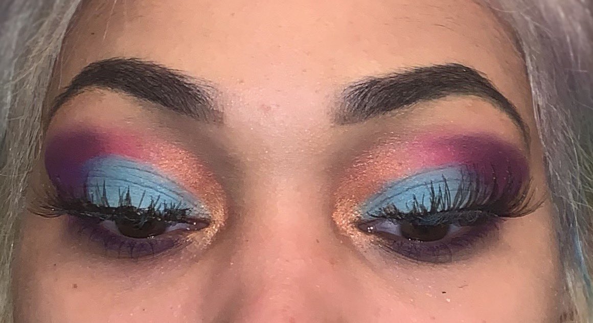 Deyclusive's tweet photo. #INSTACHOICE ✨ dramatic eye look 👩🏼🎨 soo mad I didn’t do a full face. his looks are so bomb def attempting more of them ! f*** ups idk what it is but I don’t like my eyebrows, lashes or these pictures 🥴.
@josheirisaih inspiration 🤩
•
NO FOUNDATION.
#letyourfacebemycanvas 👩🏼🎨 https://t.co/8OD4xPi1WR