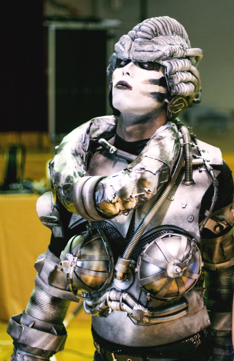 Takuto ディズニー Captain Eo に登場するあの女王を製作しました 製作期間は2日間 超絶短い期間で丸2日寝ずに着々と作りました 着る人のおかげで さらに大満足の一品です ファンの方にこそ 直接見て頂きたいです Michaeljackson Captaineo