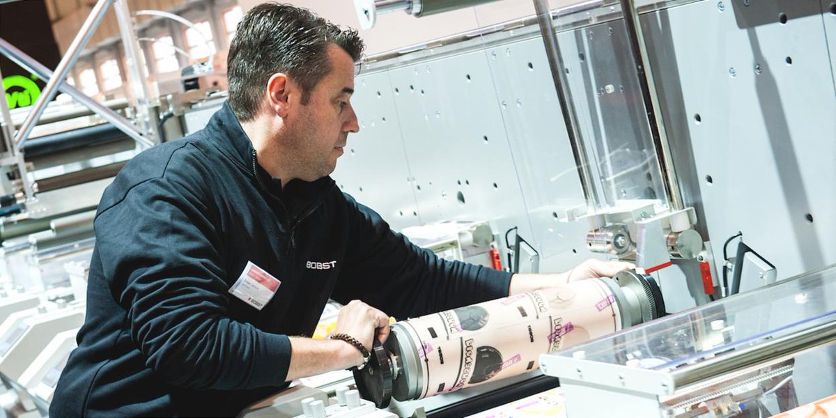 BOBSTglobal's tweet photo. Integration of digital and analog: First of 4 label trends. 
Read how digital will enable companies to reach new frontiers in quality and productivity. Learn how converters and brand owners are going to share a more digitized cooperation. https://t.co/eXBQTDWtgl #labeltrends https://t.co/xoXqrLRbFq