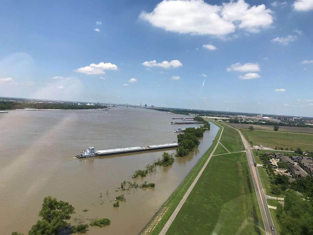 SteveWAFB's tweet photo. Bird's eye view of the swollen Mississippi River in Baton Rouge via @BRPD. For reference, Tiger Stadium is near middle-right edge in first pic, downtown BR a little above the center of the pic. #LAwx https://t.co/EgmtP5NkQ4