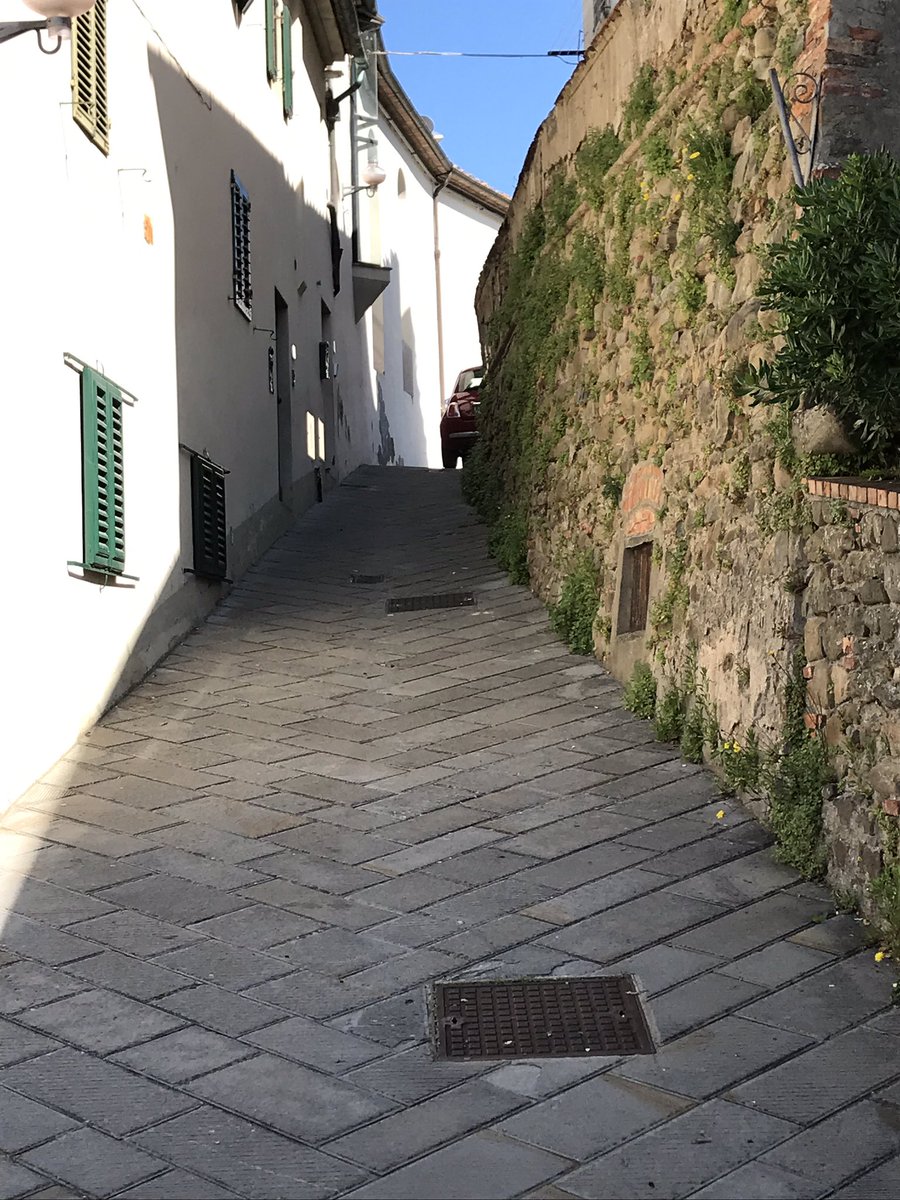 EarlLavender's tweet photo. Walking through Vinci, Italy with Rebecca - thinking, “Leonardo is to Vinci what Jamie Dailey is to Gainesboro, TN. A shout out to our amazingly talented and loyal friend @DaileyVincent https://t.co/9v7zCn4Akb