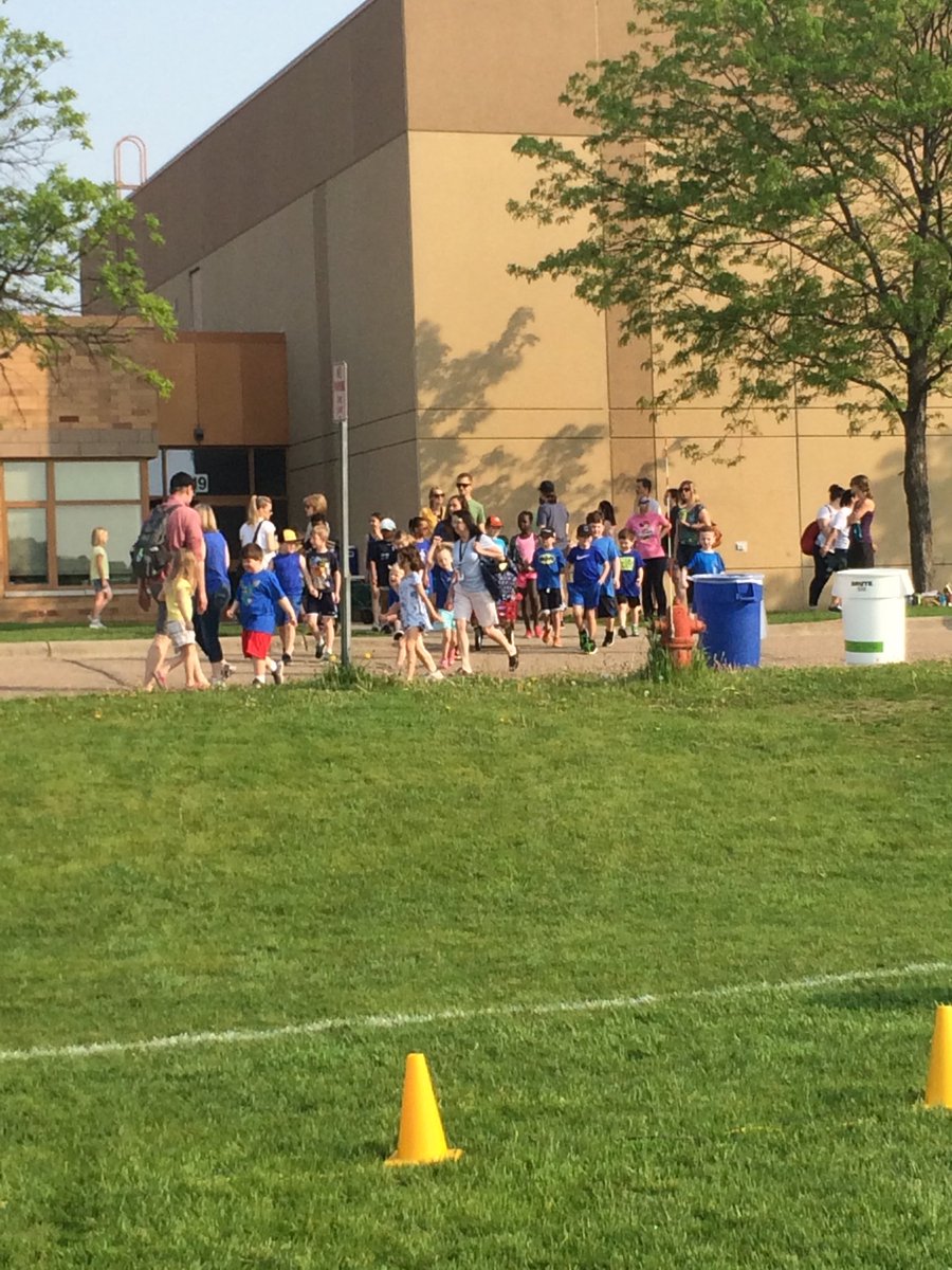 CREPhyEd's tweet photo. And field day starts @CloverRidgeElem #CREFieldDay https://t.co/hpLLtdOMbj