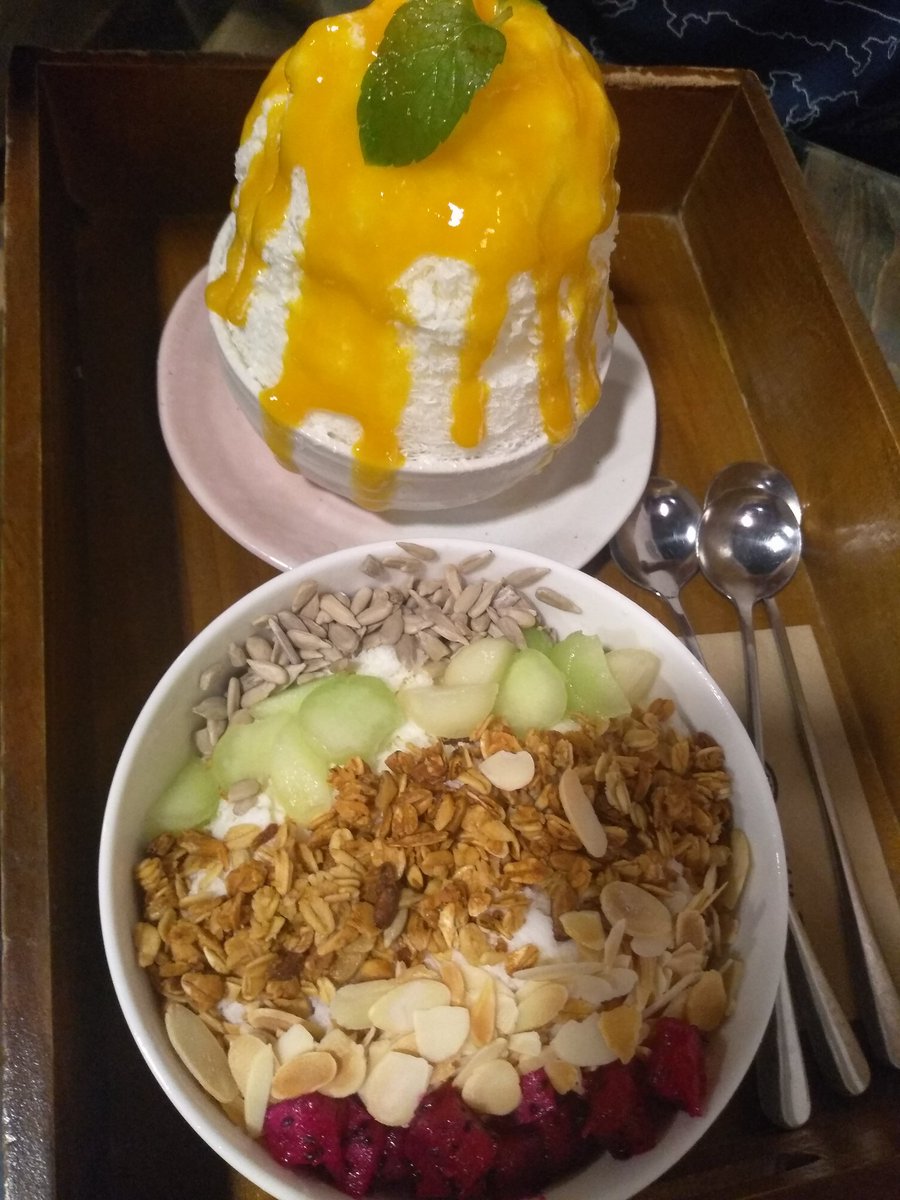 captain68404915's tweet photo. Our food hunting still continue ...next destination 🤗🤗
Sooooo sedap ..
P/s Tak sesuai utk yg sakit gigi yea 😄😜😆
@stranger_top @Sir_Jatt
@captain68404915    #weeklydinner 
#iftar
#dessert https://t.co/nceSBEGpVg