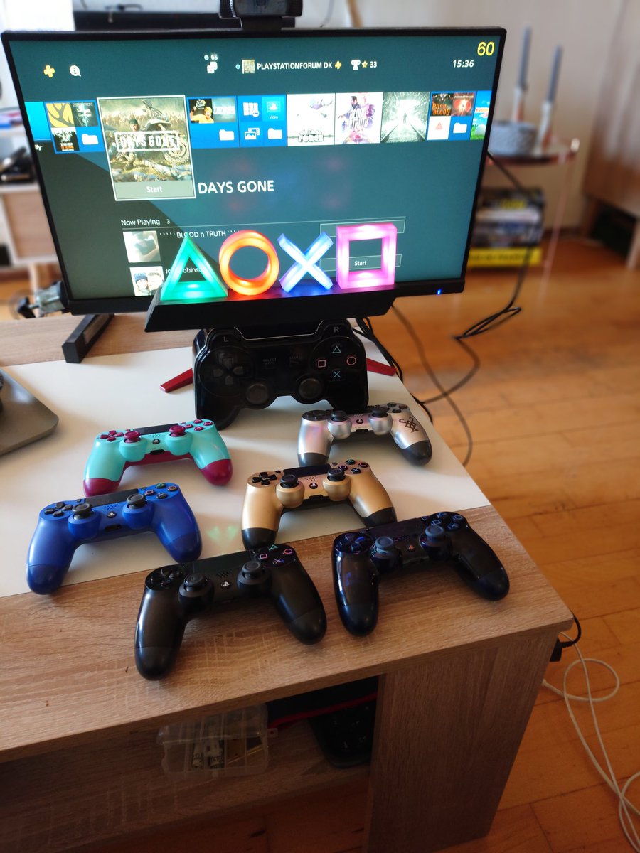 SvendRugaard's tweet photo. You should always have a backup controller in hand when Play #DaysGone PS4 #DeathStranding #Playstation4 @PlayStation #PlayStationDanmark https://t.co/qB8upBW897