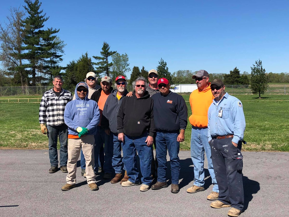Laborers773's tweet photo. We would like to recognize and say thank you the Laborers' of #773 who volunteered their skills by setting up the Vietnam Moving Wall at the Marion VA Med Center. Local 773 helped bring this amazing event to our community &amp; allowed us to pay respects to our Vietnam Veterans. https://t.co/JEq9djbKPK