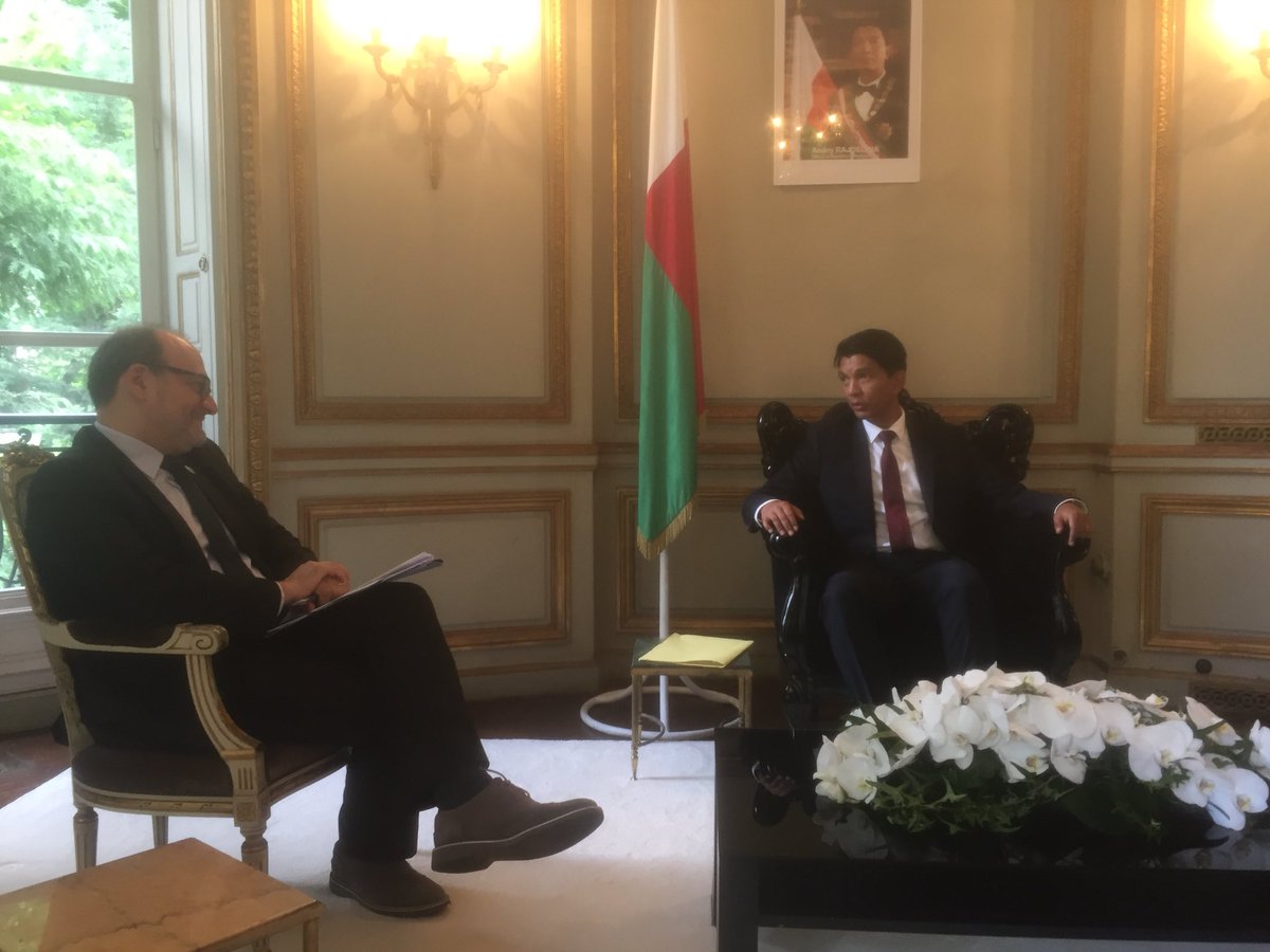 soucy_de's tweet photo. Rencontre avec le Président Rajoelina; la France poursuit et renforce sa coopération à Madagascar au travers de #AfD et appuie le nouveau gouvernement dans la mise en œuvre de sa Politique Générale d État https://t.co/ix5nMpqc5J