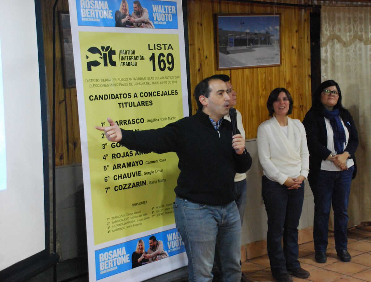 GomezMarcela80's tweet photo. Ayer junto a las Candidatas y Candidatos de la #Lista169 presentamos las #15IdeasParaUshuaia con una gran cantidad de vecinas y vecinos que nos acompañaron junto al Intendente de Ushuaia @WalterVuotoTDF y el Vicegobernador @JuanCArcandoTDF
#NoArrancamosAhora #PITTDF #Bertone2019 https://t.co/Eka8BobNQO