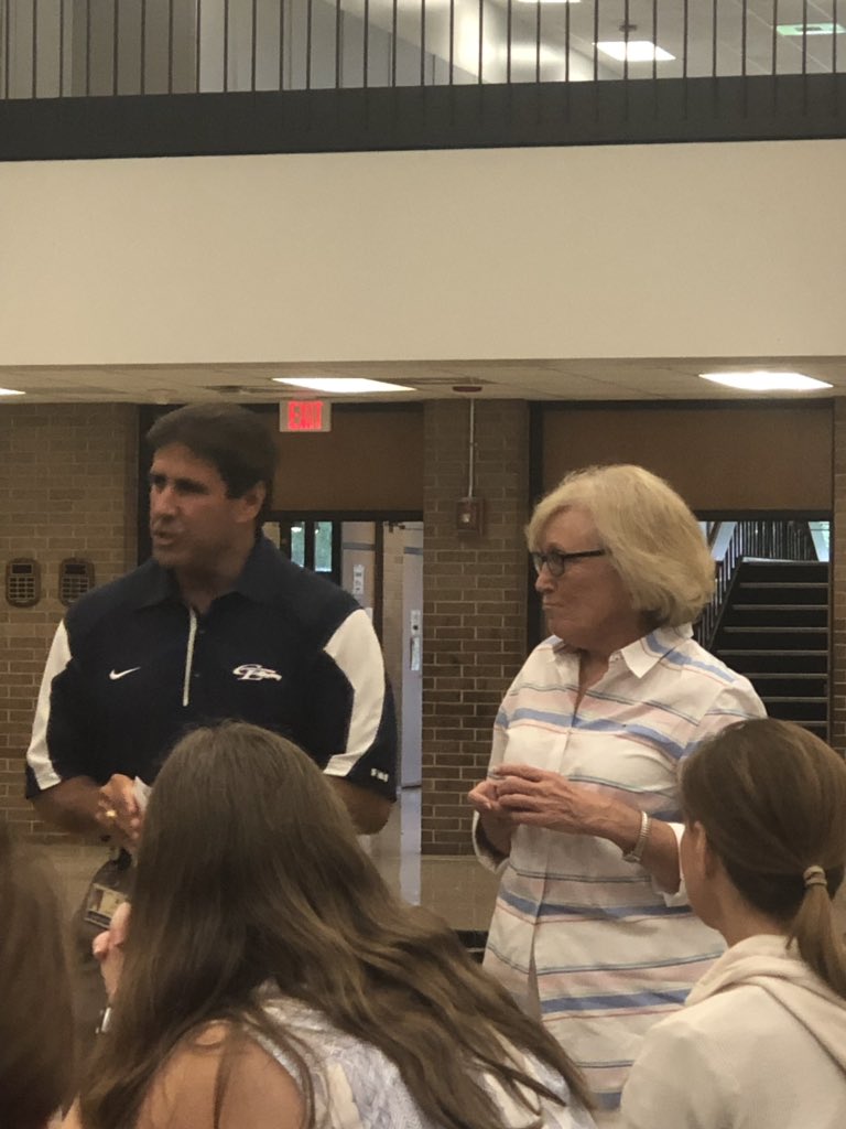 DorisAHerrmann's tweet image. Celebrating the retirement of a dear friend and a great teacher. #30yearsofservice @CLI_Eagles