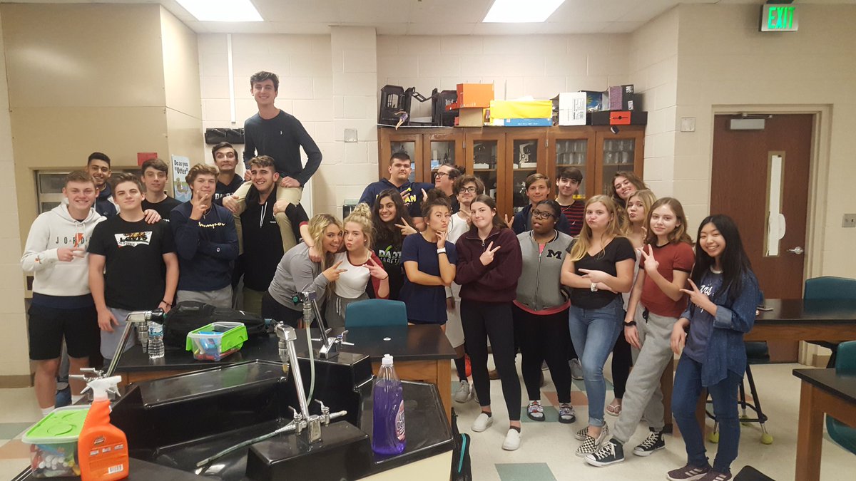 MrZoliDHS's tweet photo. Goodbye #DHSFORENSICS seniors #Classof2019! Be great in all that you do! #NoShame https://t.co/rhbLrkynjB