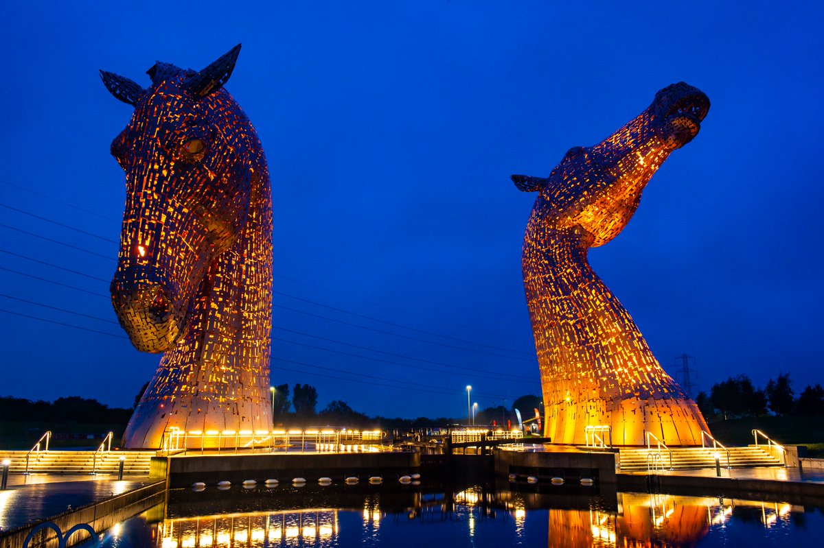 mssocietyscot's tweet photo. Yesterday was #WorldMSDay and we shined a light on invisible symptoms by turning the most famous sights in Scotland orange! Thank you to everyone who showed their support to the MS community by turning orange for World MS Day. 🧡 #SeeMyMS @LennyWarren @Digital_Mark_Photography https://t.co/oQkkhp1kTi