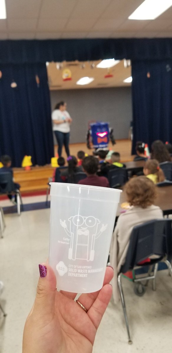 LVEKinder's tweet photo. Curby the Smart Cart from @COSAGOV Solid Waste Management Dept visited us this AM for Career Day! 😍 #ReduceReuseRecycle https://t.co/PvuF66qTCb
