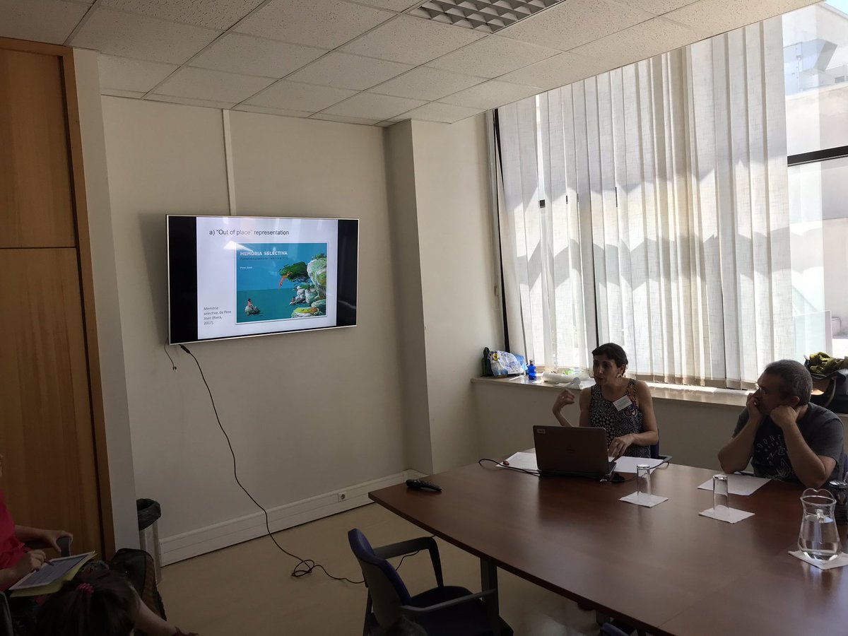 KatiusciaDarici's tweet photo. Día #3 de conferencia #maplit Mercè Picornell presenta “La postal y su reverso. Contraescrituras del mapa turístico en la cultura popular mallorquina contemporánea” https://t.co/SLDpbiT3TP