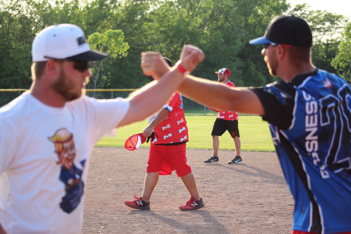 MWUtrip's tweet image. The new high-five.....Rock cross! #slowpitch #playusssasp