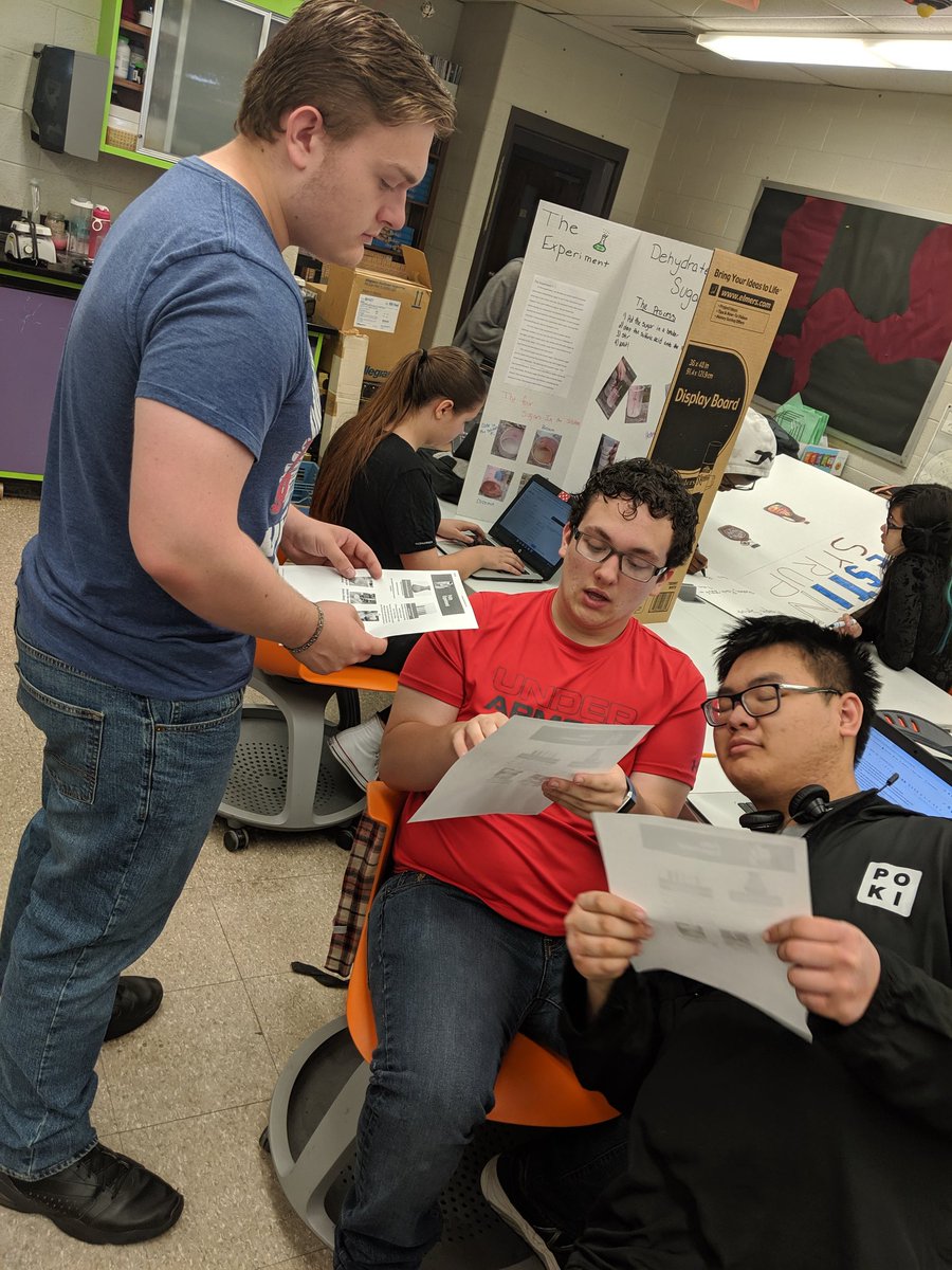 MrsDNA29's tweet photo. PT 4 chemistry showcase! @WeAreWACTC @BasecampNE @SummitPS @SFoxEd https://t.co/vPMnmE77YS