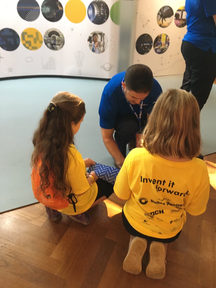 j_steffen2000's tweet photo. Building paper airplanes with CT’s own Joe Amat, a former Kid Inventor @inventitforward https://t.co/XbSPAGddob