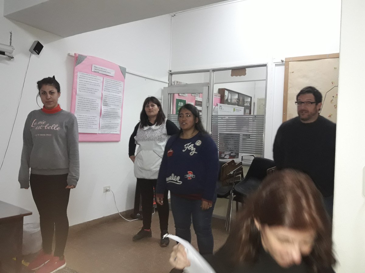Val264's tweet photo. 1er encuentro ATR en el @CIIEMERLO  Let's move it! #Scratch_Merlo #HourOfCode @gra_enriques @_paobarros https://t.co/gxUS2zQP0b