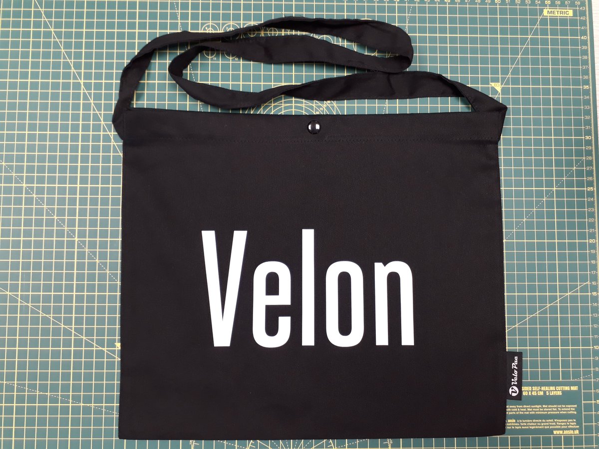 VeloPac's tweet photo. Custom @velopac musettes printed &amp; delivered to @VelonCC in less than one week #speedydelivery #velopac #velon #wildoo https://t.co/EXDe02J67G