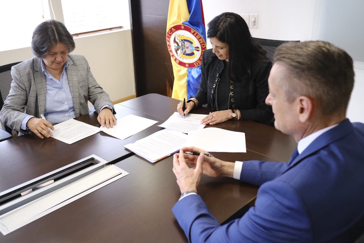 DNP_Colombia's tweet image. El @DNP_Colombia, Global Reporting Initiative (@GRI_Secretariat) y el Programa de Naciones Unidas para el Desarrollo (@PnudColombia), formalizaron alianza para impulsar medición y visibilización del aporte del sector privado en los Objetivos de Desarrollo Sostenible. #ODSColombia