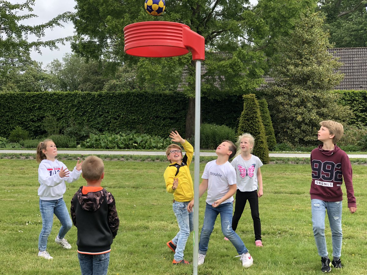 doutsenkrol's tweet photo. Gisteren tijdens ParkBOP in Julianapark Bolsward konden de bezoekers heerlijk #2x2KorfbALL #kvWestergo spelen. https://t.co/eR7lMHcZRF