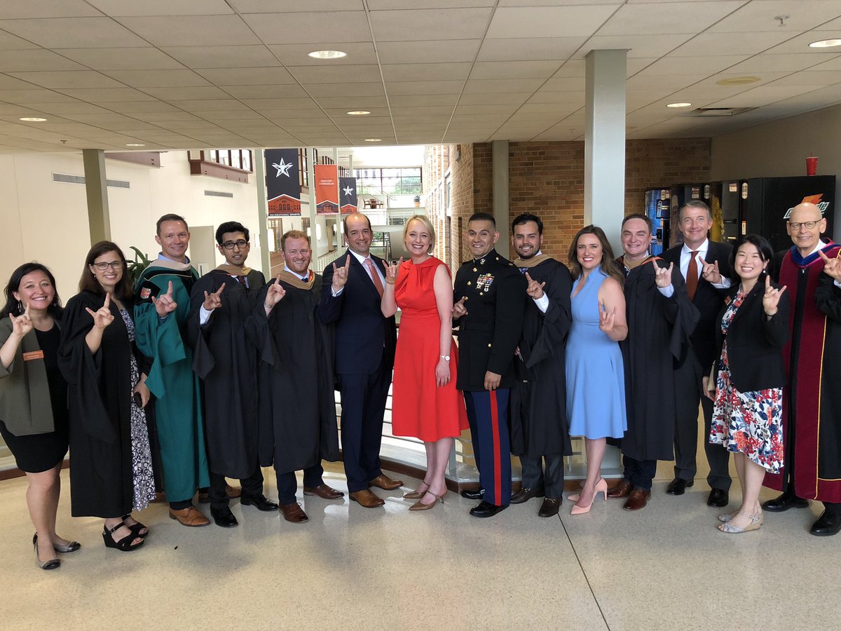 UTexasMBA's tweet photo. #FBF to one week ago when #TXMBA grads who are current or future @Accenture team members had the chance to meet @JulieSweet, CEO of Accenture North America before she gave the keynote at @UTexasMcCombs MBA Convocation. #WhyMcCombs #McCombsGrad19 #UTGrad19 #Accenture https://t.co/AokFu5RR4e