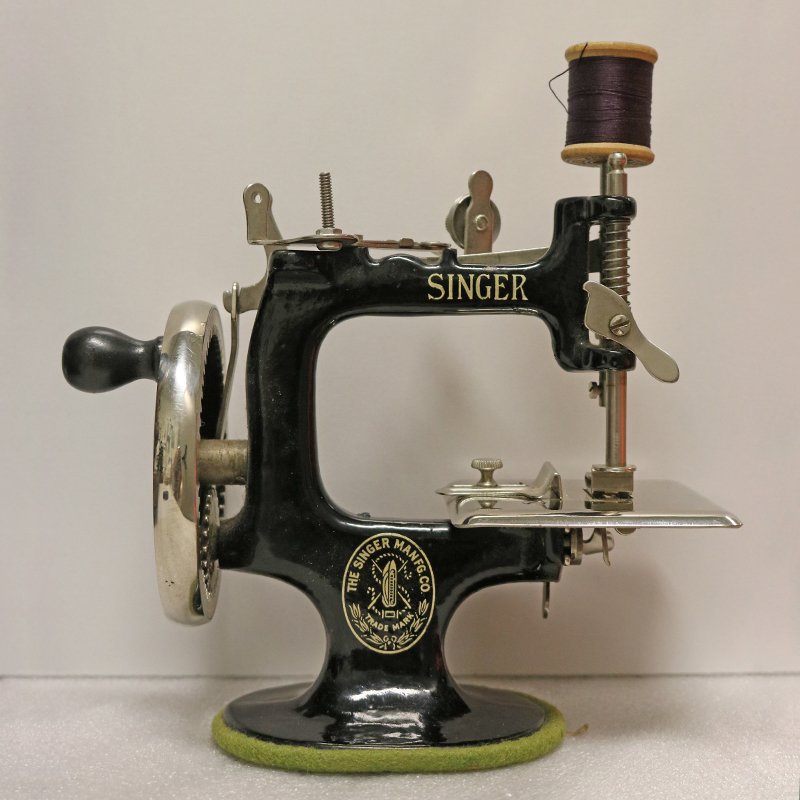 Oakville Museum on Twitter "This 1920s Singer Model 20 mini sewing