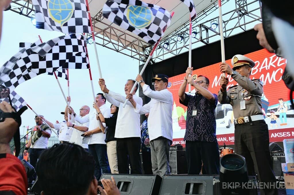 BudiKaryaS's tweet photo. Program Mudik Gratis dari @kemenhub151 dengan menyediakan sarana angkutan sebanyak 1.243 unit bus dengan kapasitas angkut 55.935 orang, dan 81 unit truk dengan kapasitas angkut sepeda motor sebanyak 3.645 unit sepeda motor. Mudik gratis ini akan menuju 38 kota tujuan. 
-BKS https://t.co/UMnlirceCK