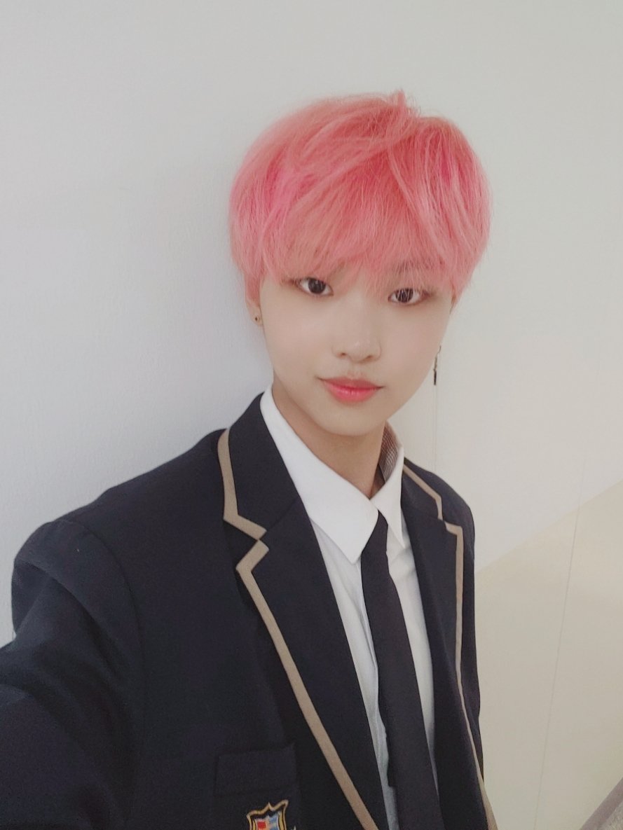 jflo_newkidd's tweet photo. [뉴키드 #윤민] 금요일이에요 오늘 하루 어떻게 보냈어요? 오늘 팬여러분 생각 많이 했어요❤

#Newkidd #뉴키드 #Yunmin #윤민 #TuEres #뚜에레스 #Friday #금요일 #Friday_Yunmin #금요일윤민 https://t.co/5zHEPtOjNf