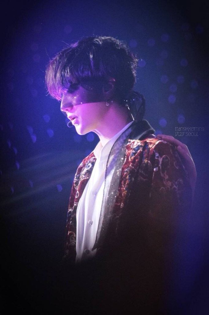 YesungHappy's tweet photo. You should know that there are countless people waiting for your voice
 #BecauseWeLoveYesung https://t.co/j8363x052Y