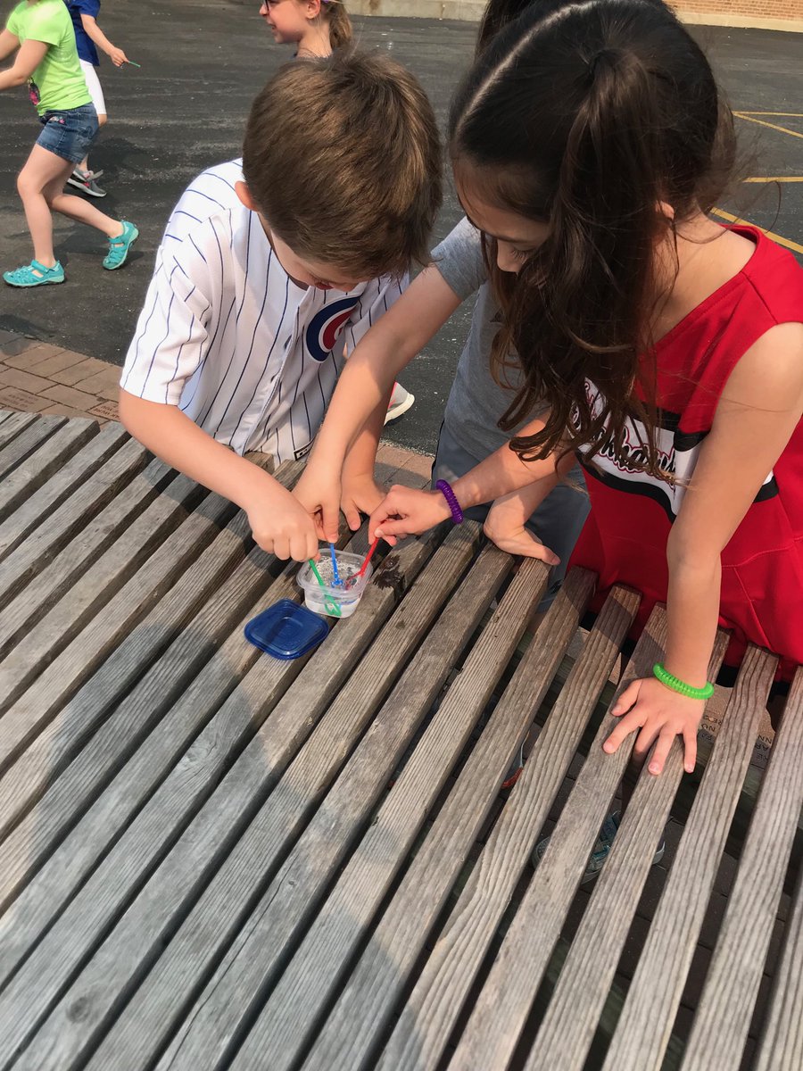 Kindergarten students designed and printed bubble wands using our 3D printers! A perfect day for bubbles! ⁦<a href="/RooseveltD64/">RooseveltD64</a>⁩ #d64smiles
