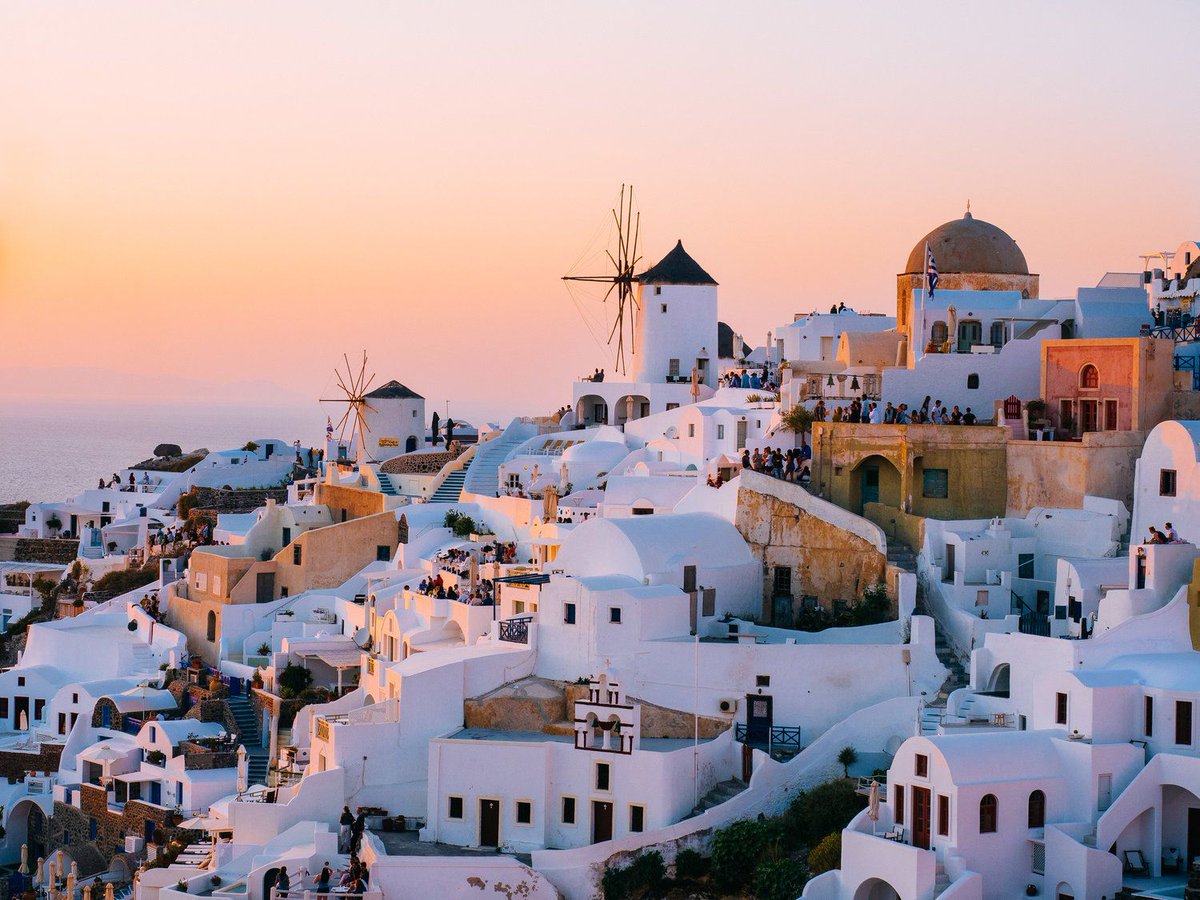 truevoyagers's tweet image. Visiting #Santorini this summer? Then organize your trip based on our Santorini guide and get the most out of your journey! buff.ly/2YUAZcr #SantoriniGuide #Greekislands