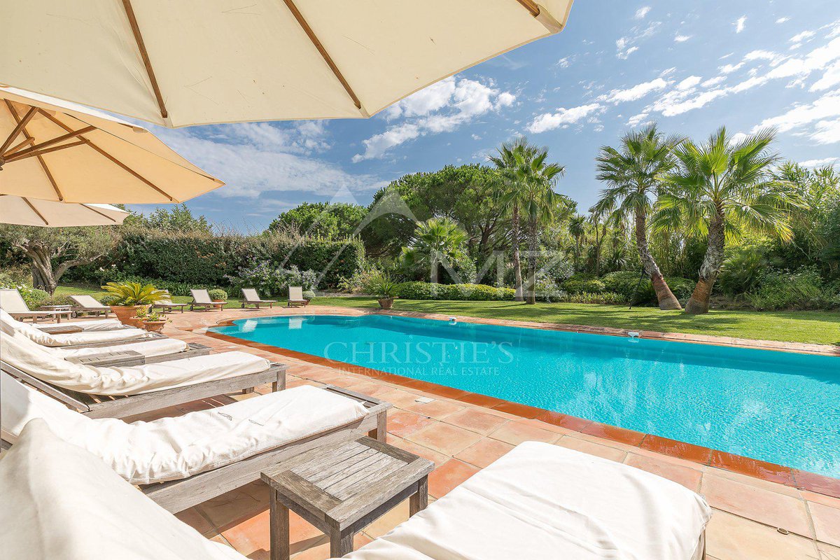 Michael_Zingraf's tweet photo. Unique property for sale in Saint-Tropez. This villa benefits from tennis courts, a private beach, an outbuilding, numerous living spaces, refined materials, a swimming pool, a pool house and spacious terraces MZIST993 https://t.co/wZ729r9PtS
@ChristiesHomes #Sale #SaintTropez https://t.co/WYqlQ4XMOe