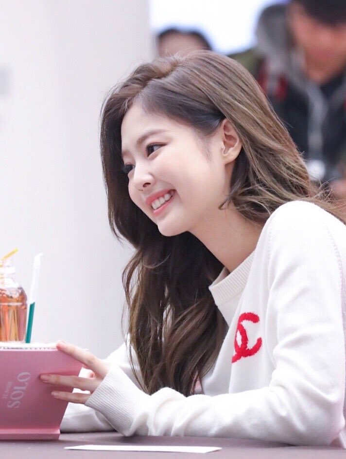 uriqueenbp's tweet image. She nice pretty and kind
That all she give us for this 3 years.. She make mistakes but she human too.. Always remember this words #nooneperfect
#3YearsWithJennie