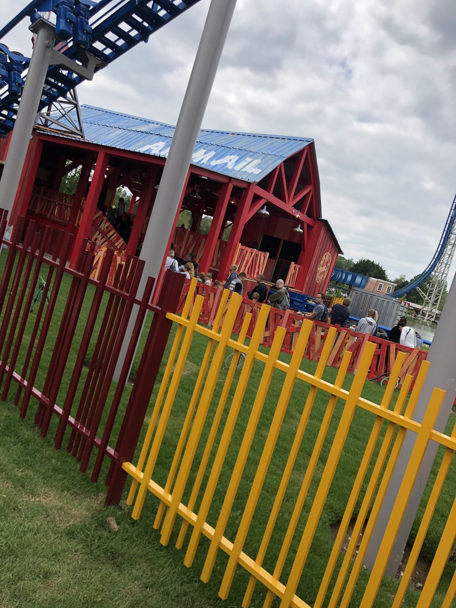 KevinWeijden's tweet photo. Alles voor de coaster credits! 
#walibibelgium #funpilot https://t.co/jZ0kloRBOX