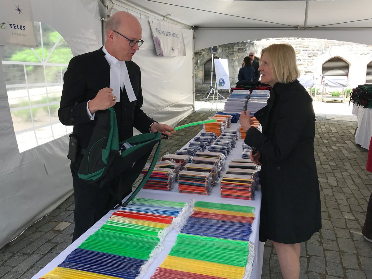 geoffregan's tweet image. There’s a really good reason I’m packing this backpack with school supplies...  it’s one of many that will go to a school in my riding this fall! I was more than happy to help out again with #KitsforKids as part of the @TELUS Days of Giving on Parliament Hill. #GiveWhereWeLive