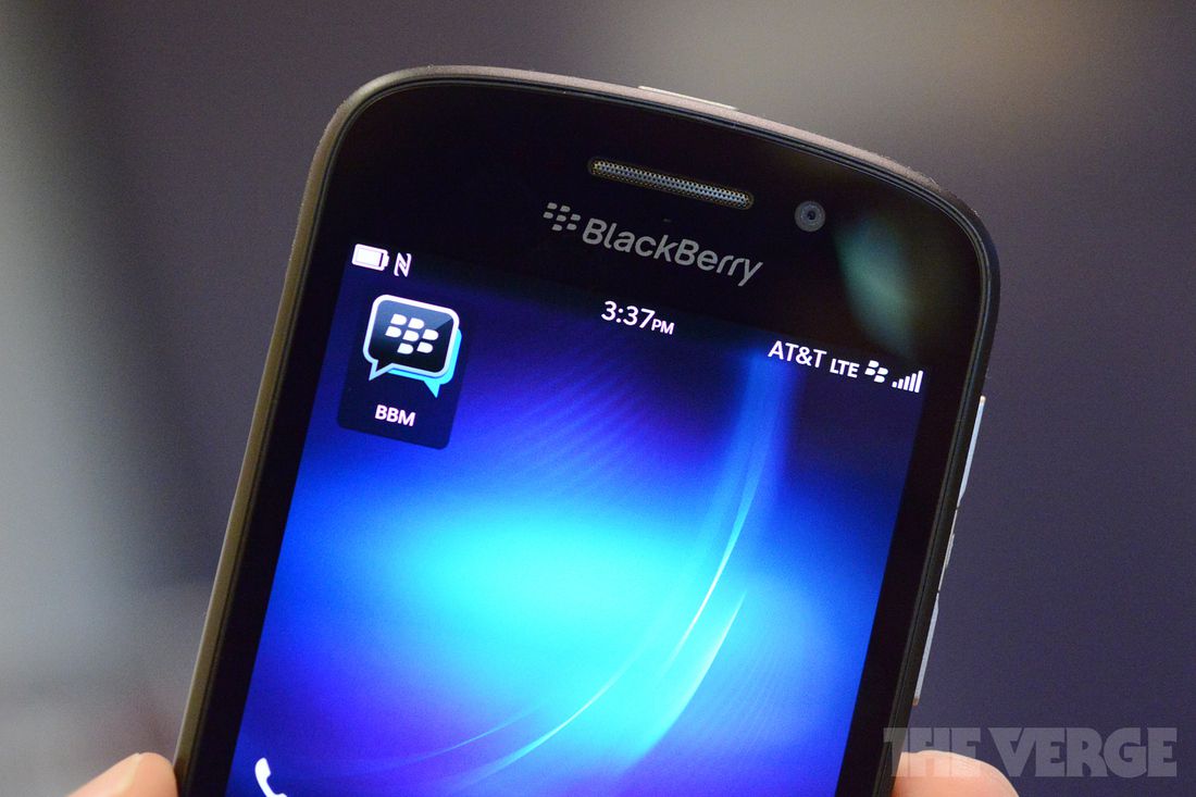 verge's tweet photo. BlackBerry Messenger dies today, but it’ll never truly be gone https://t.co/PLQMFou9fi https://t.co/R3PQcny3uv