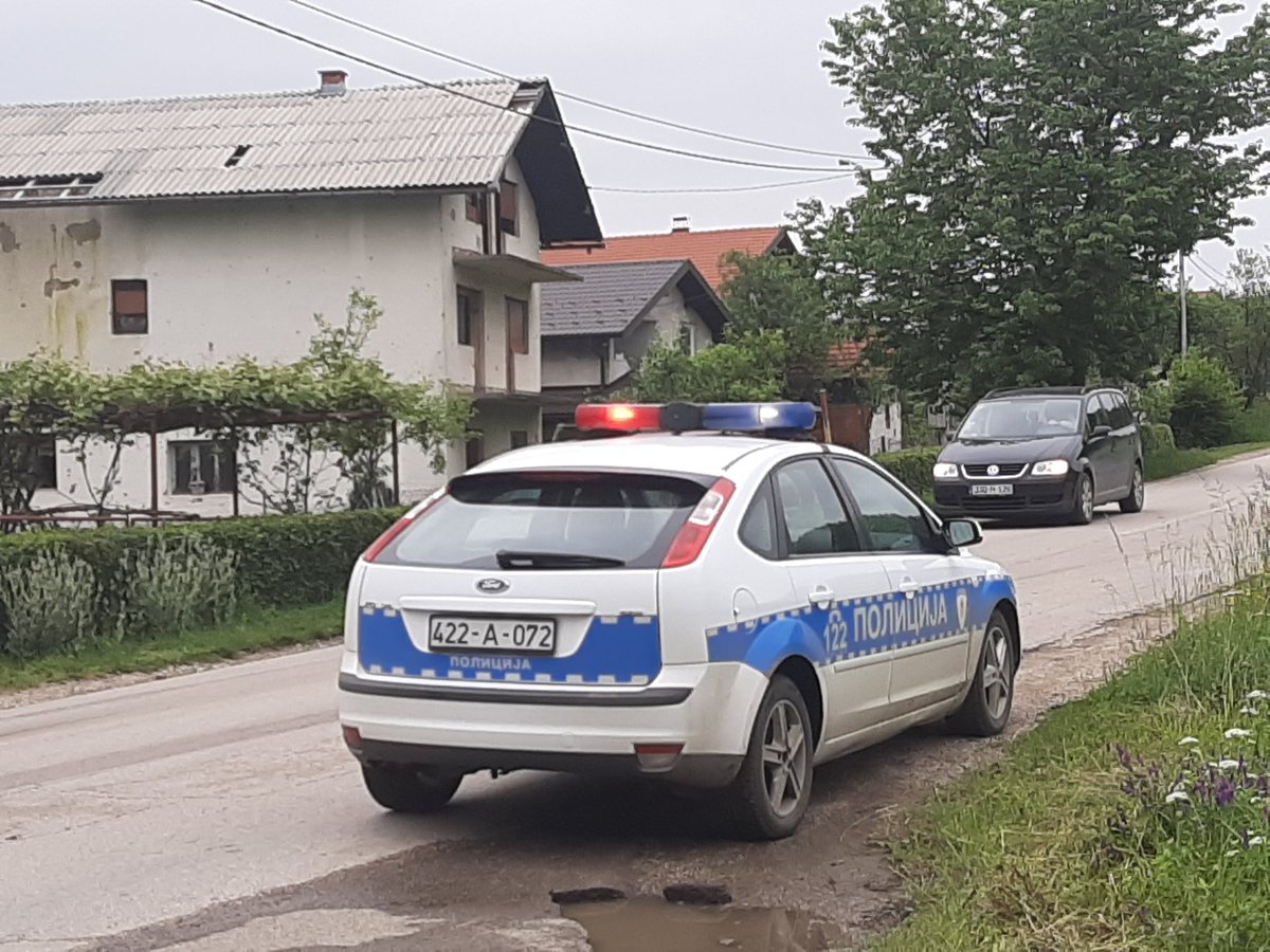 b_stokicATV's tweet photo. Autobus izgorio. Povrijedjenih nema. Svi detalji o pozaru u Centralnim #AtvVijesti od 19h! @AtvBanjaluka https://t.co/SZJnOla5C7