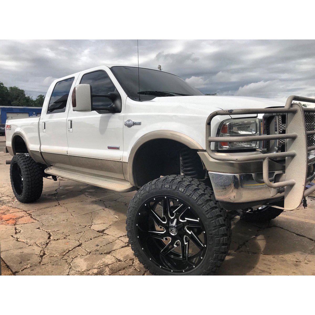 5Star_tw's tweet photo. 👌🔥🤤😍 #wheels #tires #llantas #rines #troca #worldtravelpics #photography #fivestar #tiresandrims #tiresandwheels #instagood #black #okc  #likeforlike #followforfollow #beautiful #xtreme #4x4 #offrode #americantruxx #Nissan #vipwheels https://t.co/0ECNelb1VJ