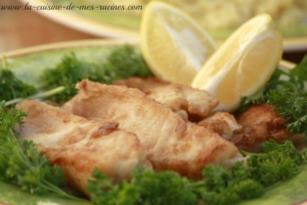 RAYA FRITE Ce mets provient de la ville d'Alger. Son nom découle de l'arabe algérois signifiant « raie frite » .La raya frite est un plat traditionnel, à base d'aile de raie marinée au cumin puis frite