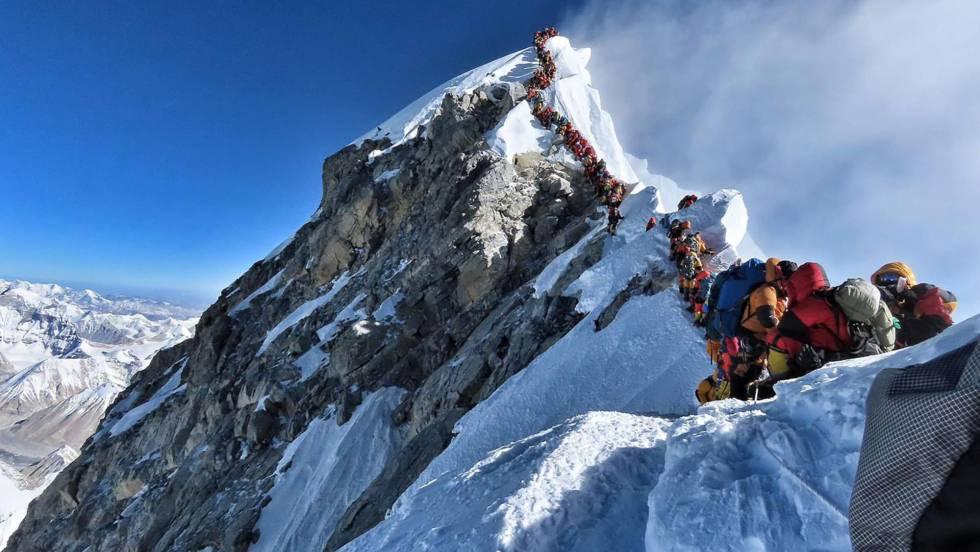 JorgeRiechmann's tweet photo. “Si la gente quiere subir al Everest, tiene derecho”. Si la gente quiere destruir el planeta Tierra, tiene derecho. Los deseos del individuo se convierten en sagrados derechos –a condición de que tenga suficiente poder de compra para respaldarlos.

https://t.co/GmMZ5Op4Ay https://t.co/KwEseQnqGY