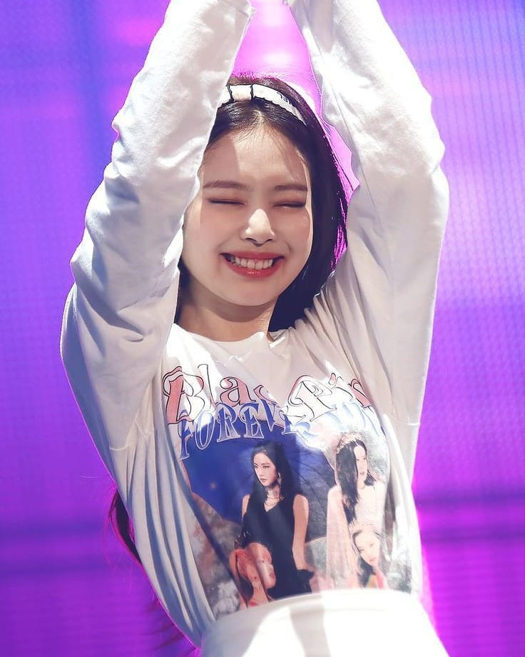 _jenniechanel's tweet photo. I love you 3000 times✨

#3YearswithJennie https://t.co/NsPHopyKz1
