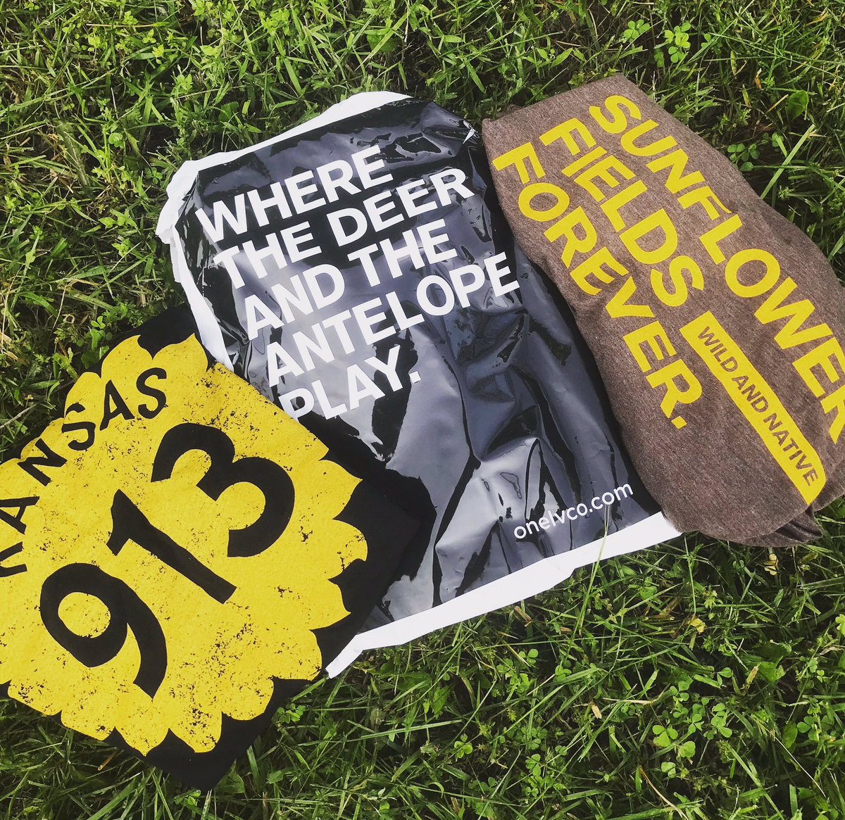 TeraMagee's tweet photo. Love these new shirts!! Check out https://t.co/MOf52cEFla to get these super soft, all about #Kansas shirts!!! #OneLVCO https://t.co/nTKUunqxcr