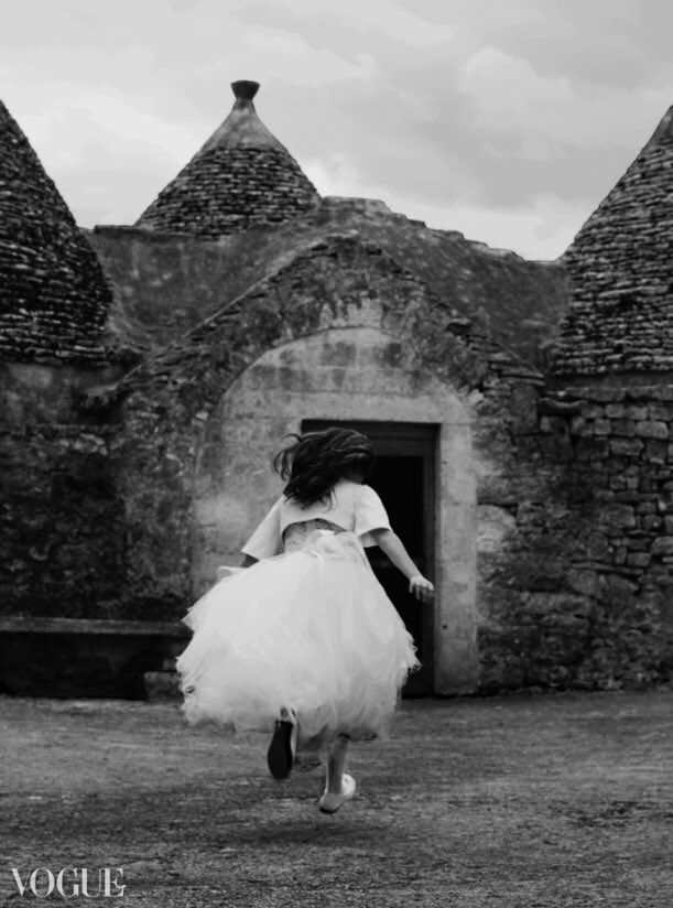 Su <a href="/vogue_italia/">Vogue Italia</a> un altro mio scatto. 
#trulli #puglia #WeAreinPuglia #fashion #documentary #photo #weekend